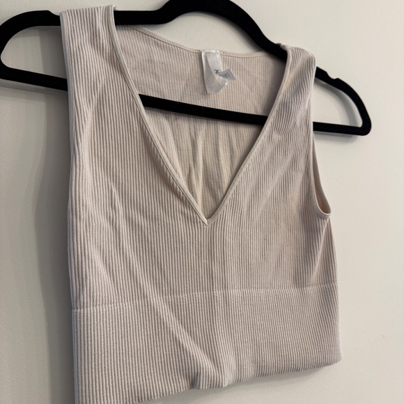 Cropped ribbed v-neck tank top - cream - Medium - Picture 1 of 5